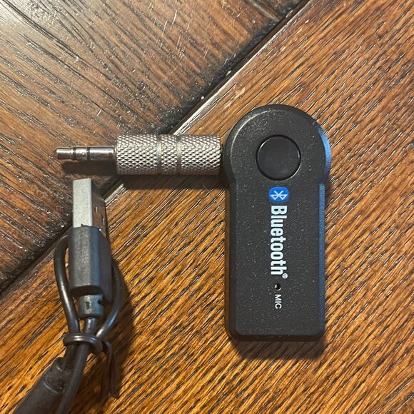 Bluetooth AUX Adapter for Car, Noise Reduction Bluetooth Receiver - Picture 1 of 3